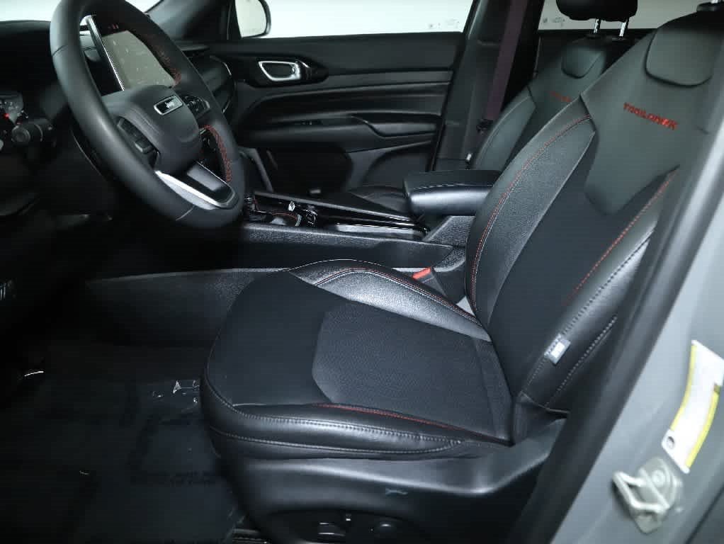 Used 2023 Jeep Compass Trailhawk w/ Trailhawk Convenience Group AWD/4WD image 17