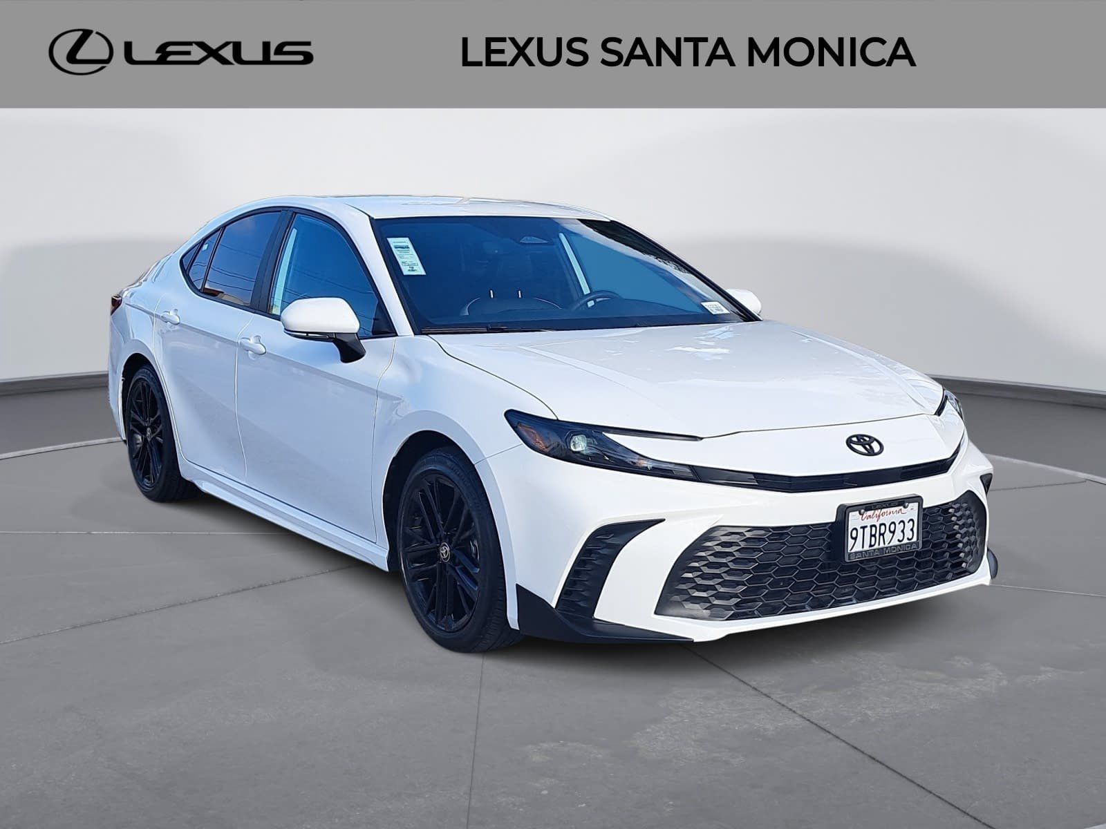 Used 2025 Toyota Camry SE w/ Convenience Package FWD image 3
