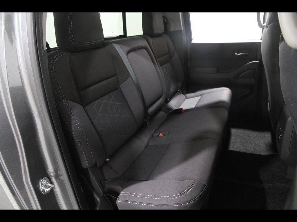 Used 2025 Nissan Frontier SV w/ SV Convenience Package AWD/4WD image 17