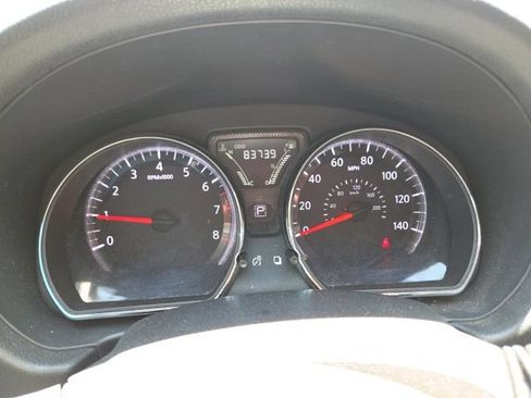 Used 2016 Nissan Versa SV w/ SV Tech Package FWD image 7