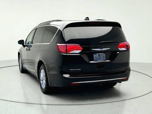 Used 2017 Chrysler Pacifica Touring-L FWD image 4