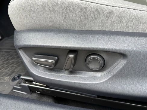 Used 2025 Toyota Camry SE FWD image 17