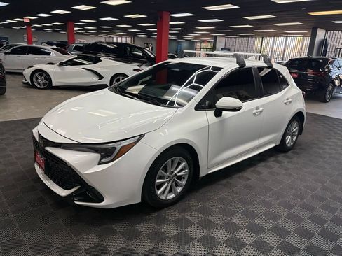 Used 2024 Toyota Corolla SE w/ SE Package FWD image 4