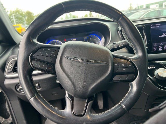 Used 2018 Chrysler Pacifica Touring-L Plus w/ S Appearance Package FWD image 13