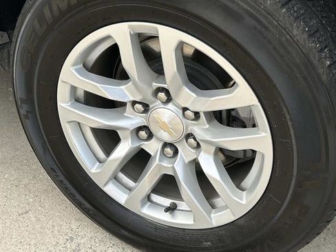 Used 2023 Chevrolet Suburban LT image 12