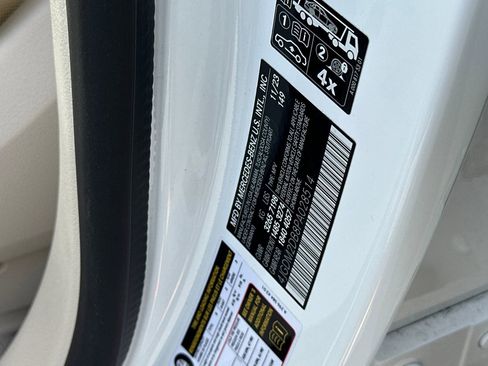 Used 2023 Mercedes-Benz EQS 450+ SUV image 38