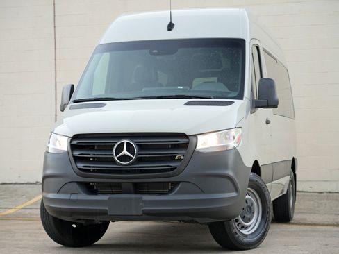 Used 2022 Mercedes-Benz Sprinter 2500 image 3