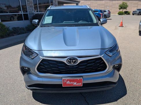Used 2022 Toyota Highlander XLE AWD/4WD image 7