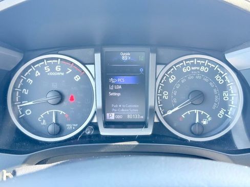 Used 2018 Toyota Tacoma Limited image 31