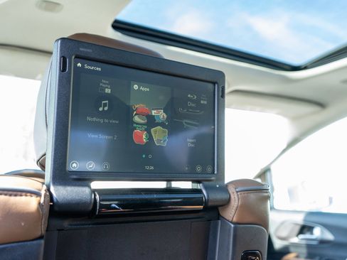 Used 2017 Chrysler Pacifica Limited w/ UConnect Theater Package image 30