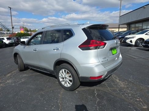 Used 2019 Nissan Rogue SV image 5