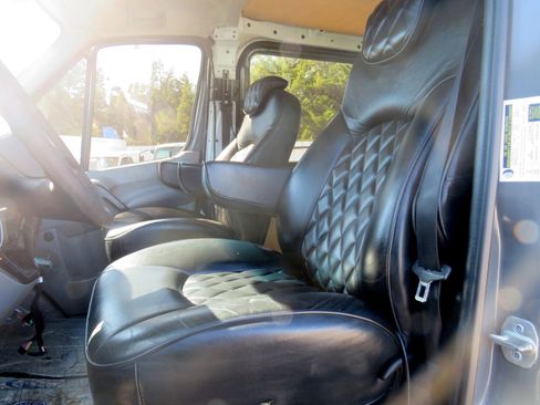 Used 2010 Freightliner Sprinter 2500 image 8