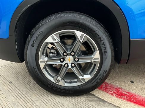 Used 2025 Chevrolet Blazer LT image 9