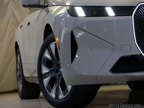 Used 2026 BMW iX xDrive45 w/ Premium Package image 4