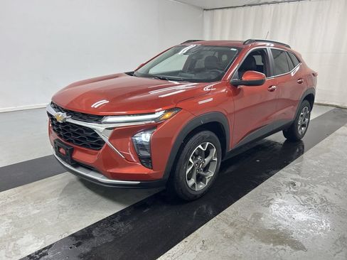 Certified 2024 Chevrolet Trax LT w/ LT Convenience Package FWD image 5