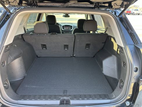 Used 2022 GMC Terrain SLE w/ Elevation Edition image 9