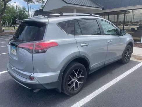 Used 2017 Toyota RAV4 SE FWD image 5