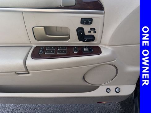 Used 2004 Lincoln Town Car Ultimate image 15