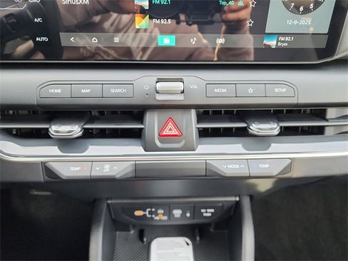 New 2025 Kia K4 EX image 21