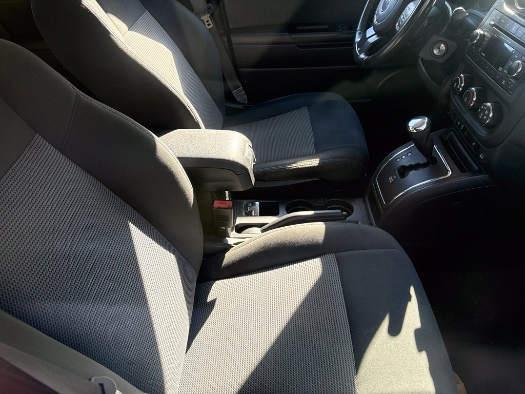 Used 2016 Jeep Patriot Latitude AWD/4WD image 10
