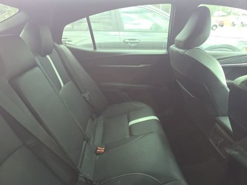 Used 2025 Toyota Camry SE w/ Convenience Package image 7