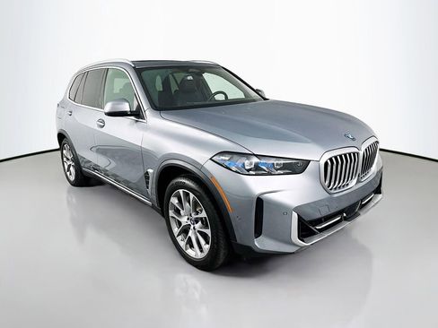 Used 2025 BMW X5 xDrive50e w/ Premium Package image 3
