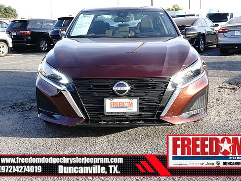 Used 2025 Nissan Altima 2.5 SV FWD image 8