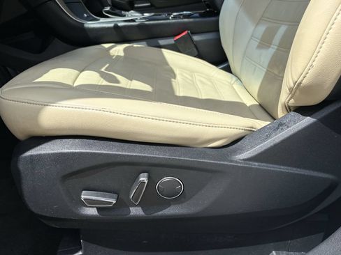 Used 2017 Ford Edge SEL w/ Equipment Group 201A FWD image 13