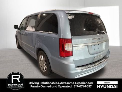 Used 2012 Chrysler Town & Country Touring-L w/ Entertainment Group #2 image 9