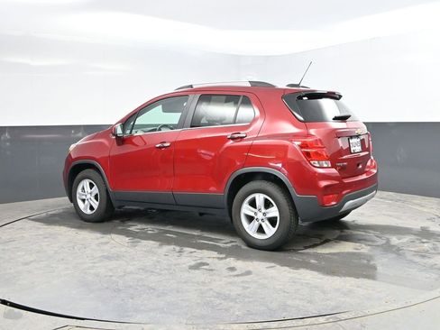 Used 2020 Chevrolet Trax LT w/ Sun & Sound Package image 7