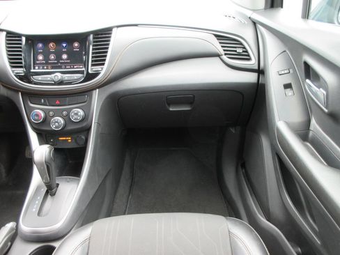 Certified 2021 Chevrolet Trax LT AWD/4WD image 16