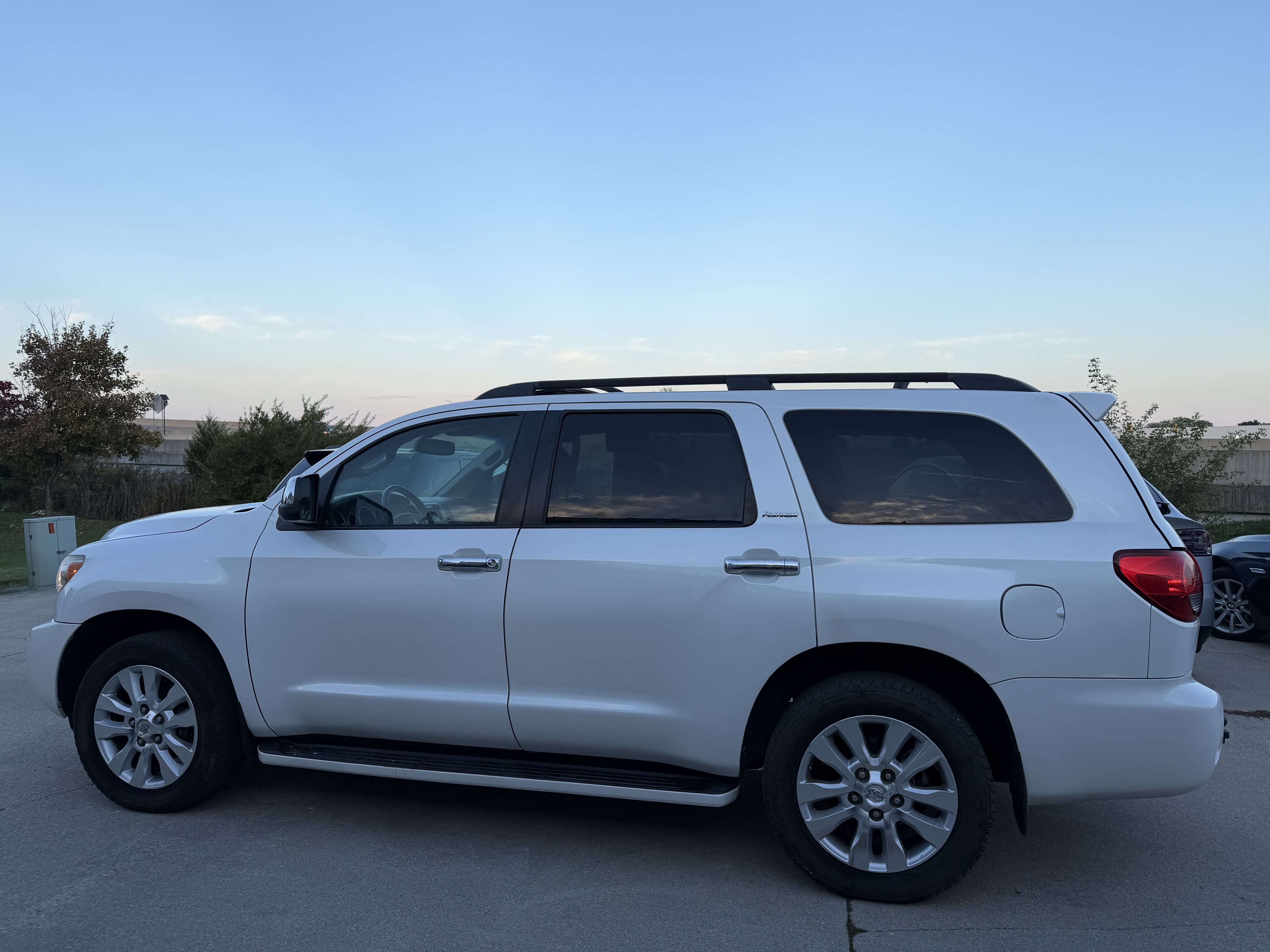 Used 2011 Toyota Sequoia Platinum AWD/4WD image 6