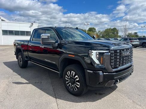 Used 2024 GMC Sierra 2500 Denali Ultimate w/ Max Trailering Package AWD/4WD image 3
