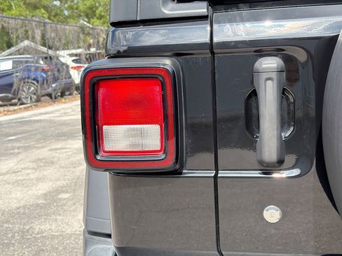 Used 2019 Jeep Wrangler Unlimited Sport S AWD/4WD image 10