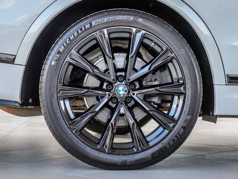 Used 2020 BMW X7 xDrive40i w/ M Sport Package AWD/4WD image 17