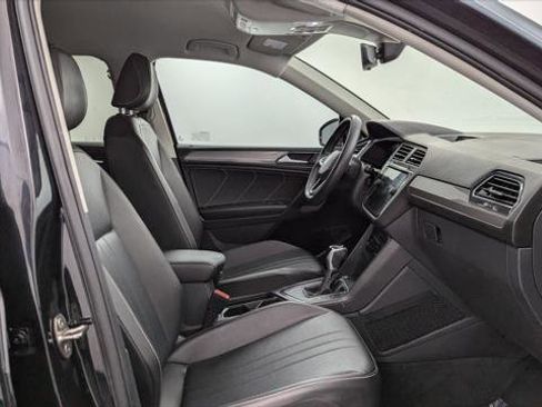 Used 2022 Volkswagen Tiguan SE image 19