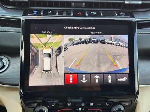 Used 2023 Jeep Grand Cherokee 4WD 4xe w/ Luxury Tech Group II image 12