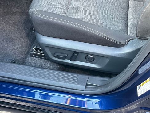 Used 2025 Nissan Rogue SV image 24