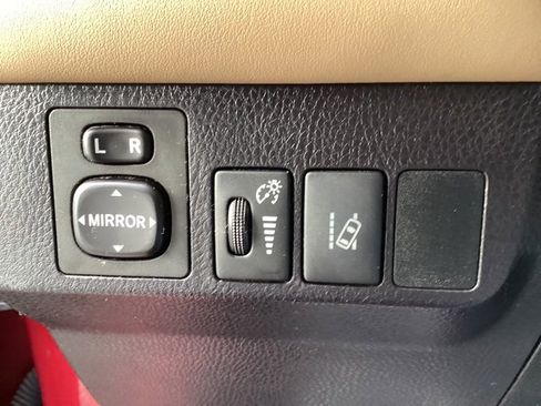 Used 2018 Toyota RAV4 XLE image 12