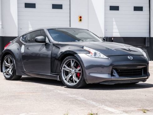 Used 2010 Nissan 370Z Touring w/ Sport Pkg RWD image 33