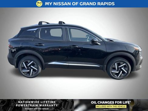 New 2026 Nissan Kicks SV w/ Charging Package FWD image 7