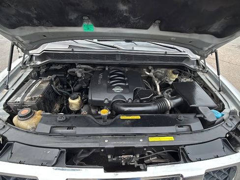 Used 2004 Nissan Titan SE w/ (Bed) Utility Bed Pkg image 18