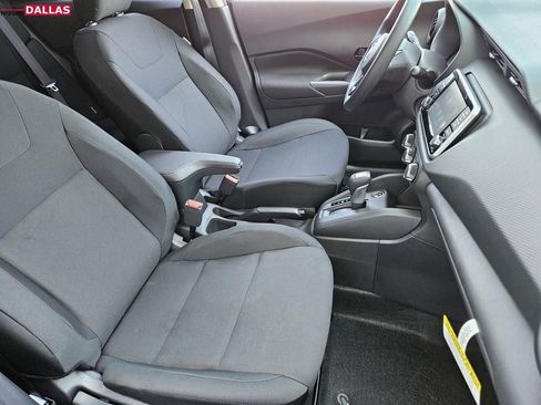 New 2025 Nissan Kicks Play S image 11
