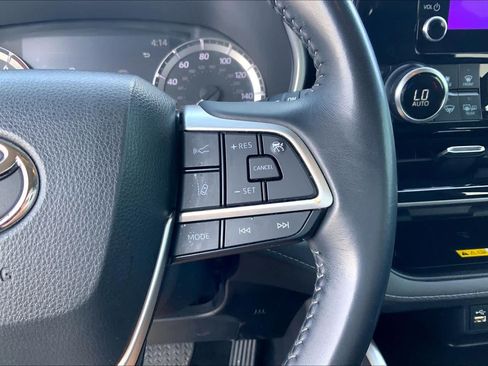 Used 2023 Toyota Highlander XLE FWD image 25