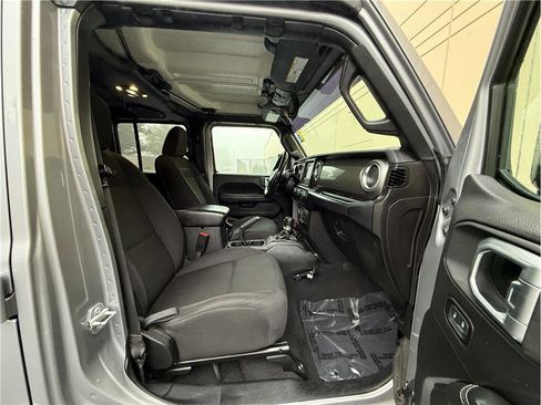 Used 2020 Jeep Gladiator Overland image 13