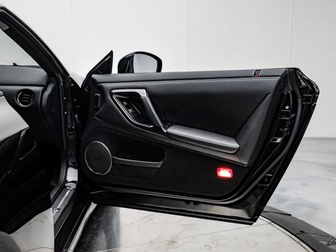Used 2013 Nissan GT-R Premium image 76