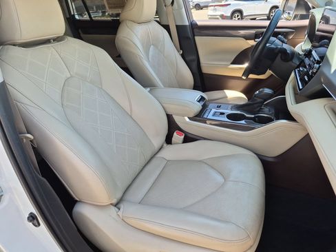 Used 2021 Toyota Highlander Platinum FWD image 31