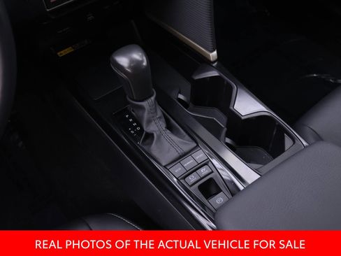 Used 2025 Toyota Camry SE w/ Convenience Package image 12