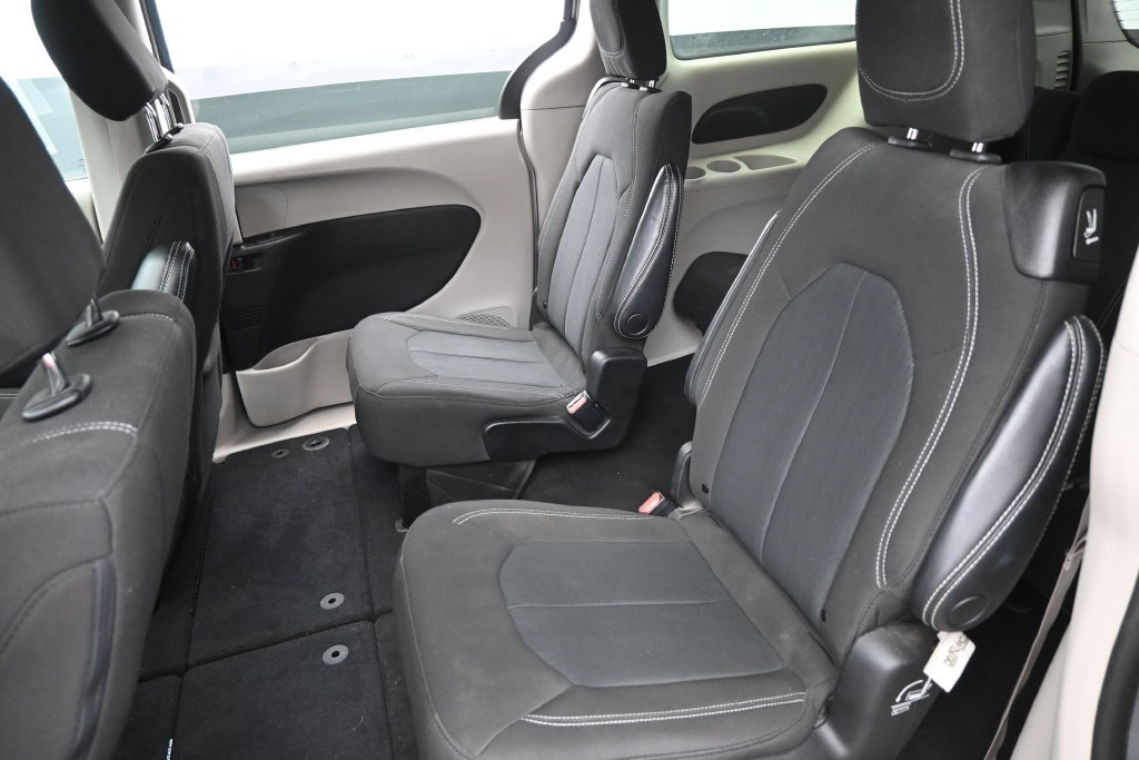 Used 2022 Chrysler Voyager LX FWD image 24