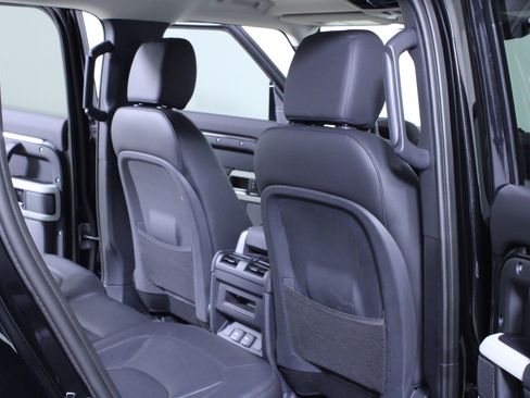 Used 2024 Land Rover Defender 110 S image 12